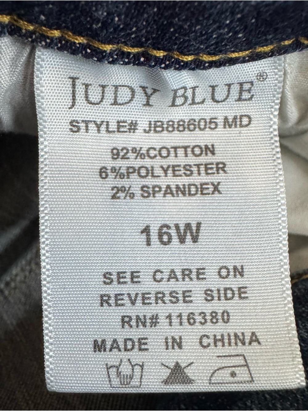Judy Blue Boyfriend Fit Distressed Raw Hem Jeans. Size 16W (actual 31x33) - Picture 10 of 13
